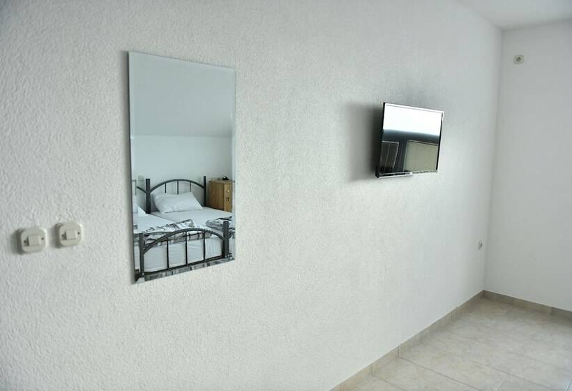 Hostel & Apartments Academy