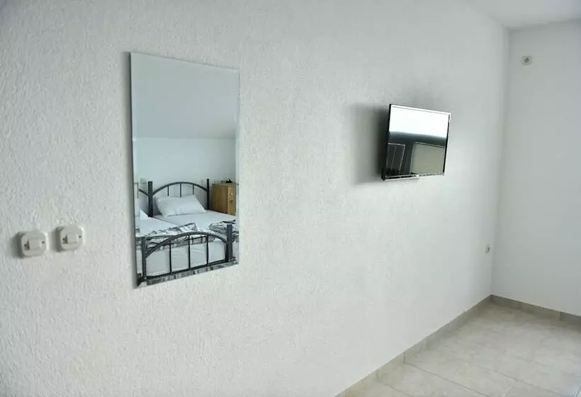 Hostel & Apartments Academy