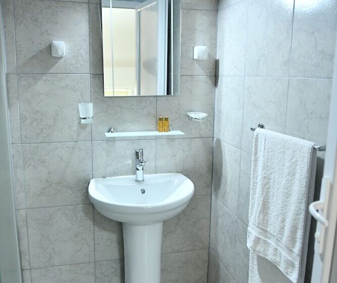 Hostel & Apartments Academy