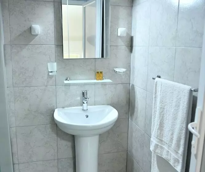 Hostel & Apartments Academy