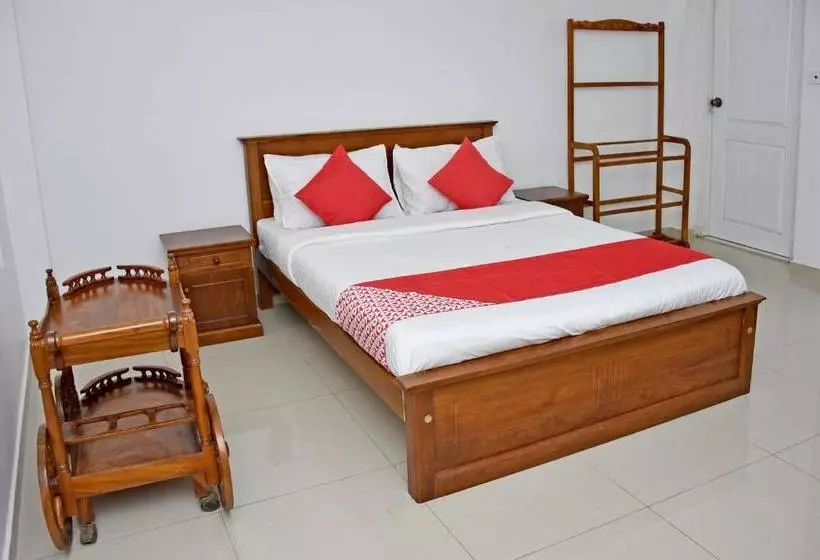 هتل Oyo 487 Sudha Ozone Freeze