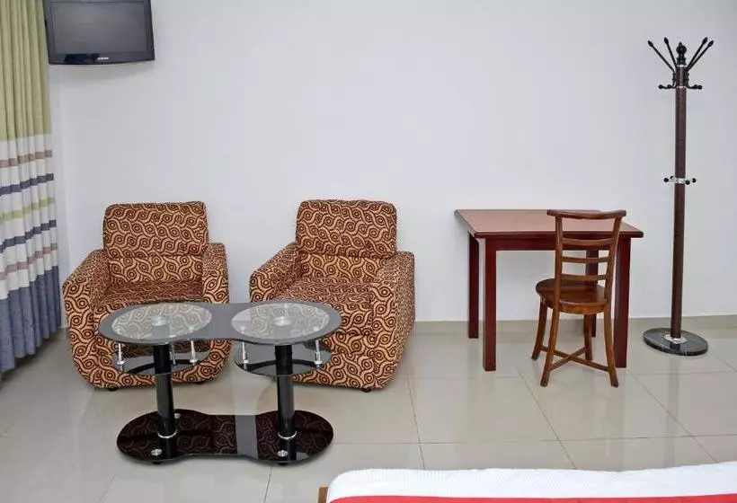 هتل Oyo 487 Sudha Ozone Freeze