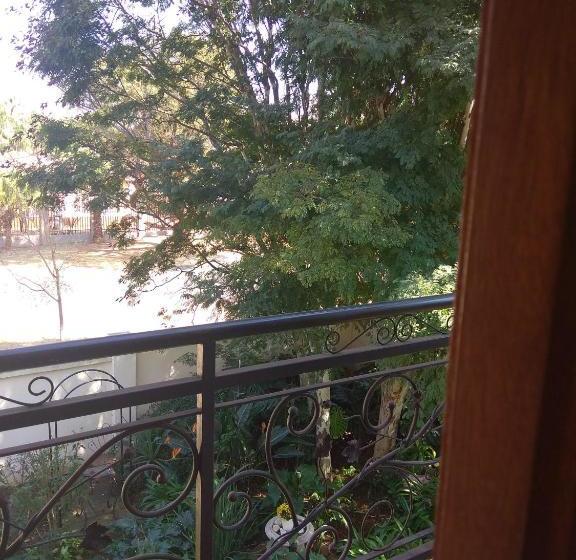 تختخواب و صبحانه Aan Die Voet Van Die Magalies