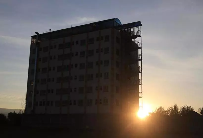 Buraha Zenoni Hotel And Resort