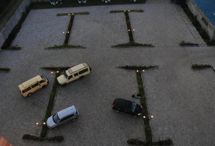 Buraha Zenoni Hotel And Resort