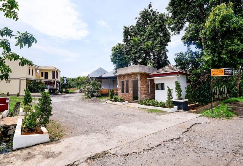 فندق Spot On 2414 Homestay Potroyudan Syariah