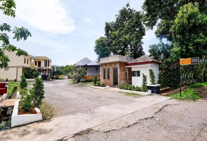 Hotelli Spot On 2414 Homestay Potroyudan Syariah