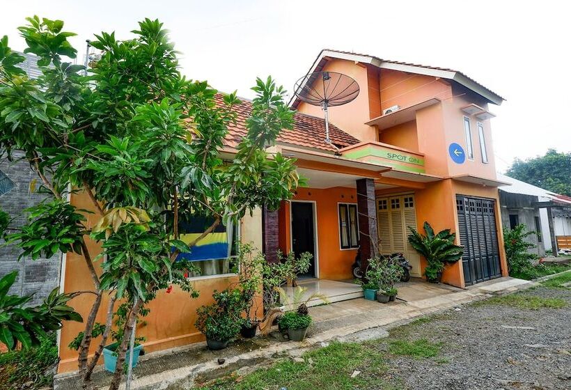 فندق Spot On 2414 Homestay Potroyudan Syariah