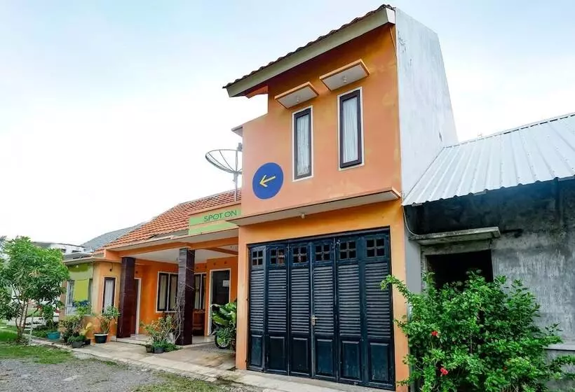 Hotelli Spot On 2414 Homestay Potroyudan Syariah
