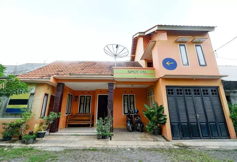 Hotelli Spot On 2414 Homestay Potroyudan Syariah