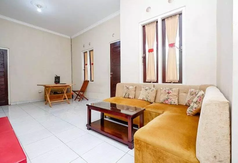 Hotelli Spot On 2414 Homestay Potroyudan Syariah