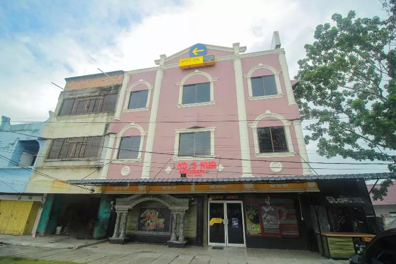 ホテル Spot On 2305 Andys Nur Penginapan