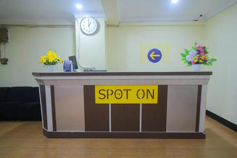 ホテル Spot On 2305 Andys Nur Penginapan