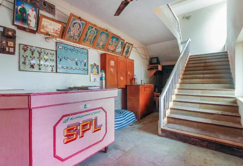 هتل Spot On 62056 Sri Peryandavar Lodge