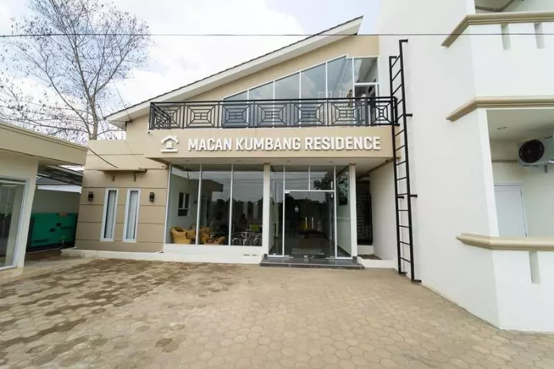 ペンション Reddoorz Near Griya Agung Palembang