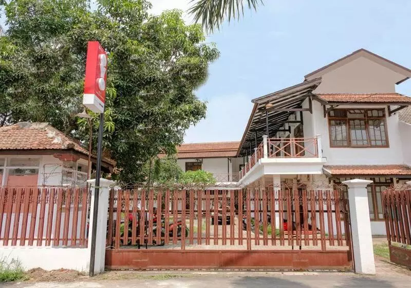 ホテル Oyo 1376 Kina Family Residence