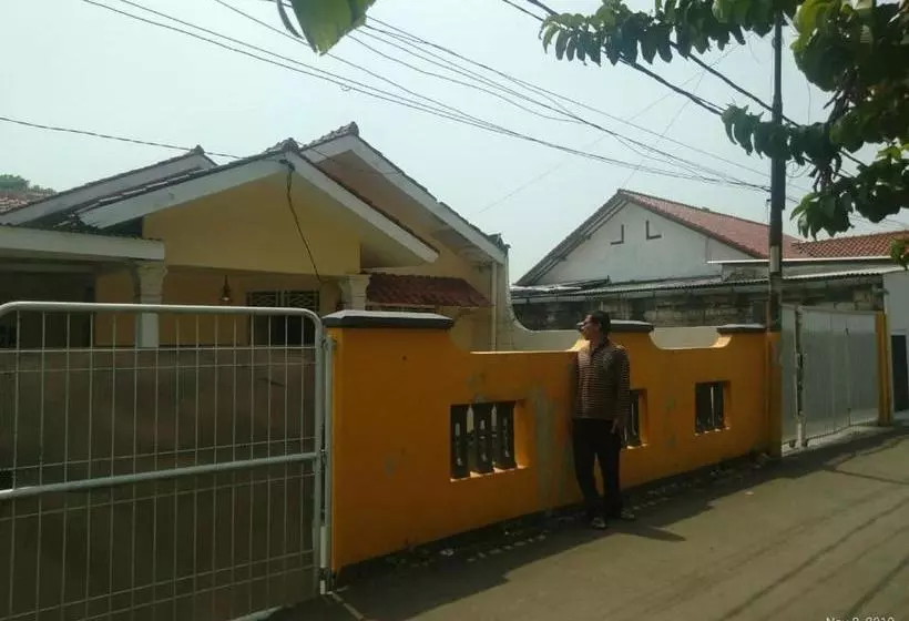 Hotelli Oyo 2237 Azzam Residence Syariah