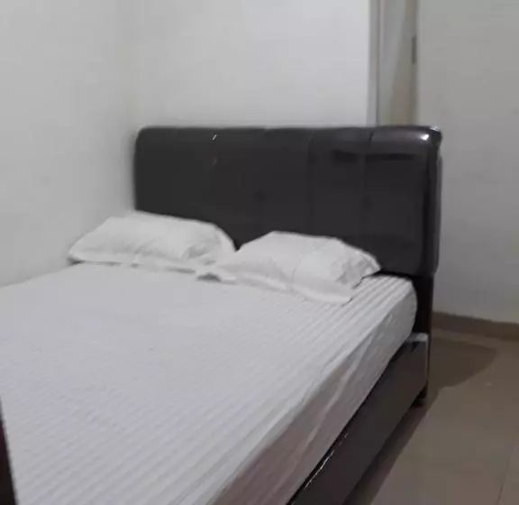 Hotelli Oyo 2237 Azzam Residence Syariah