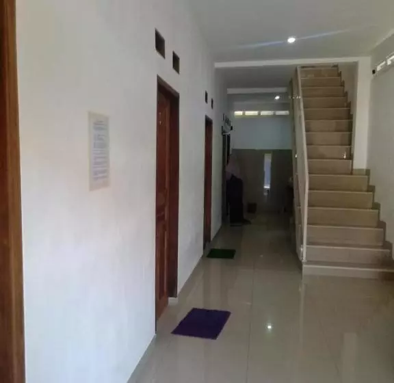 Hotelli Oyo 2237 Azzam Residence Syariah