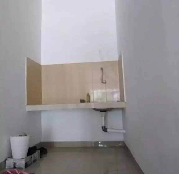 Hotelli Oyo 2237 Azzam Residence Syariah