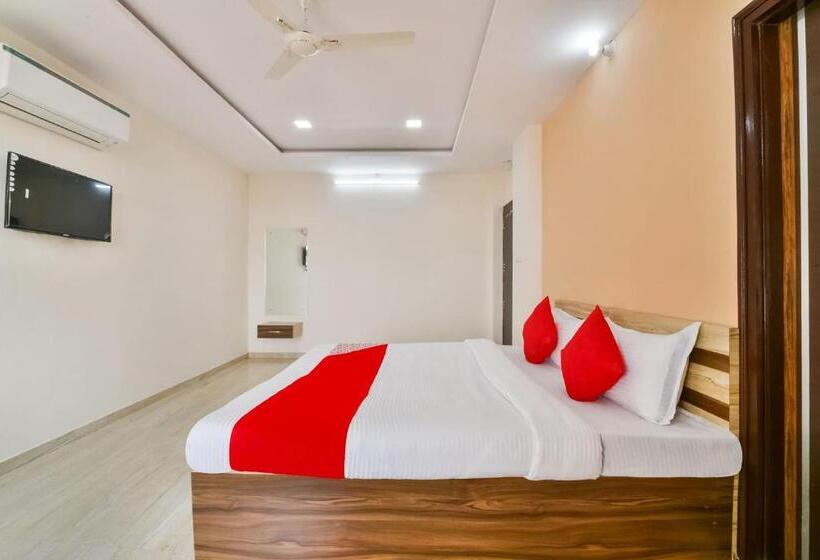 Отель Oyo 61373 Paradise