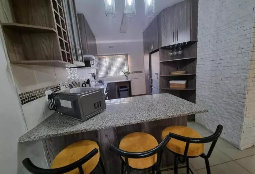 پانسیون The Retreat Guesthouse
