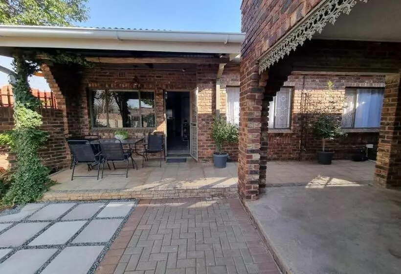 پانسیون The Retreat Guesthouse