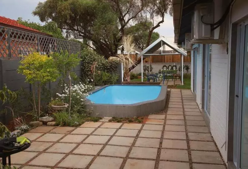 پانسیون The Retreat Guesthouse