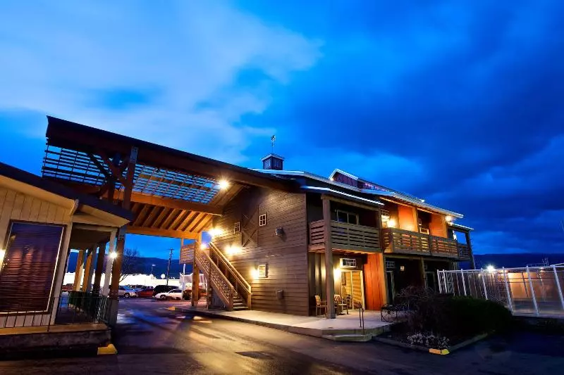 호텔 Cousin S Country Inn