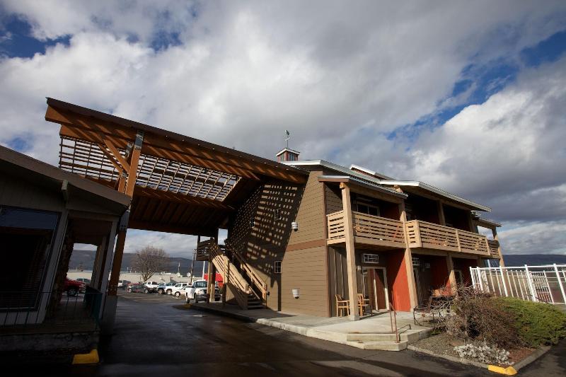 Отель Cousin S Country Inn