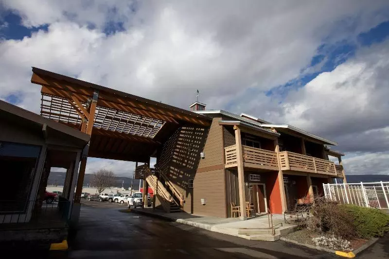 호텔 Cousin S Country Inn