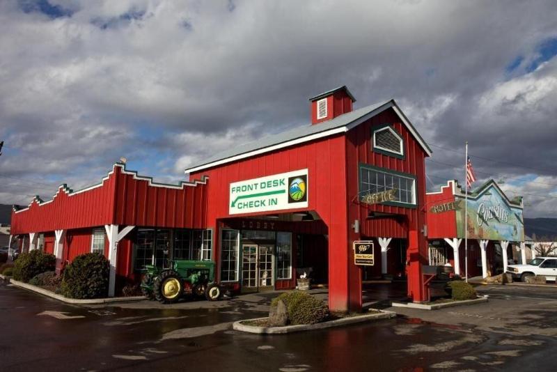 Отель Cousin S Country Inn