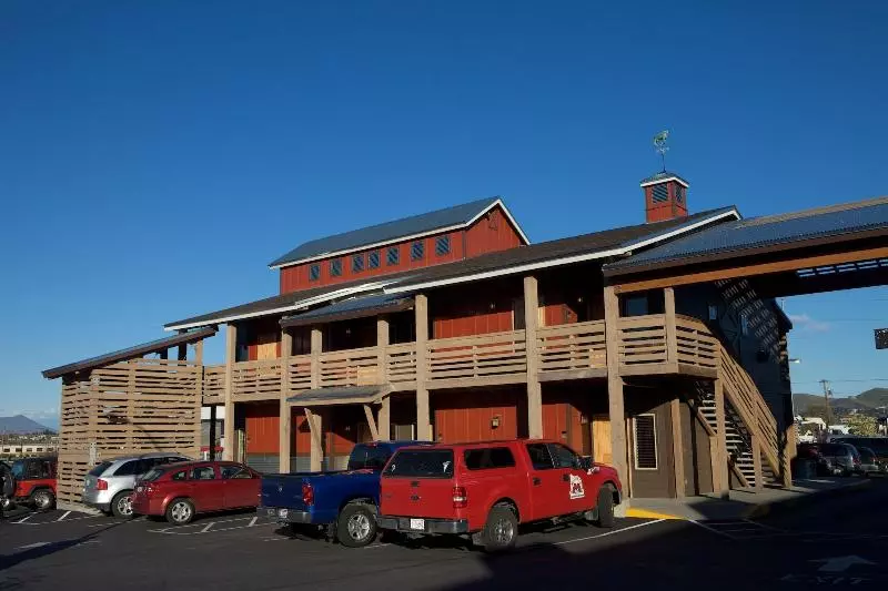 호텔 Cousin S Country Inn