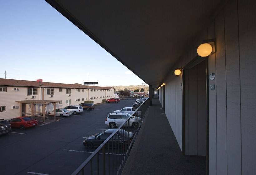 Отель Cousin S Country Inn