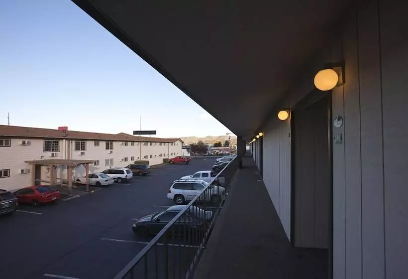 호텔 Cousin S Country Inn