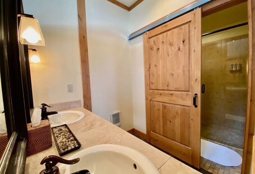 Отель Cousin S Country Inn