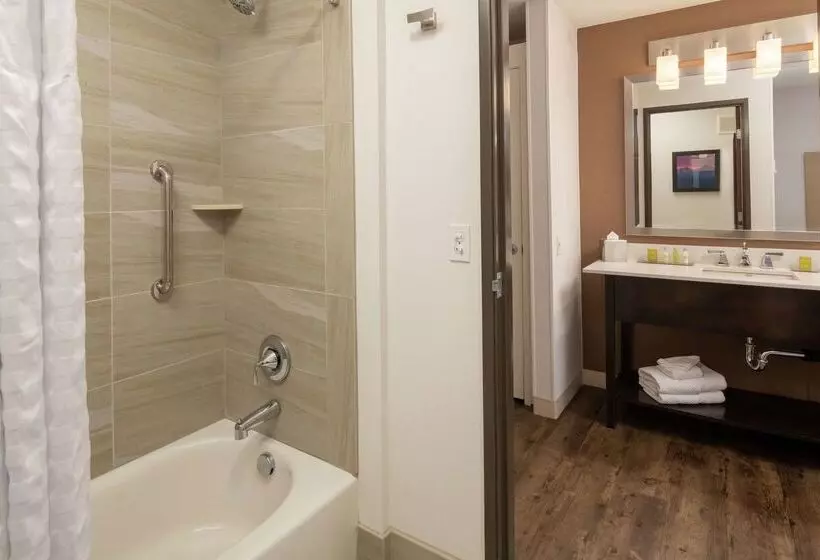 ホテル Doubletree By Hilton Portland Tigard