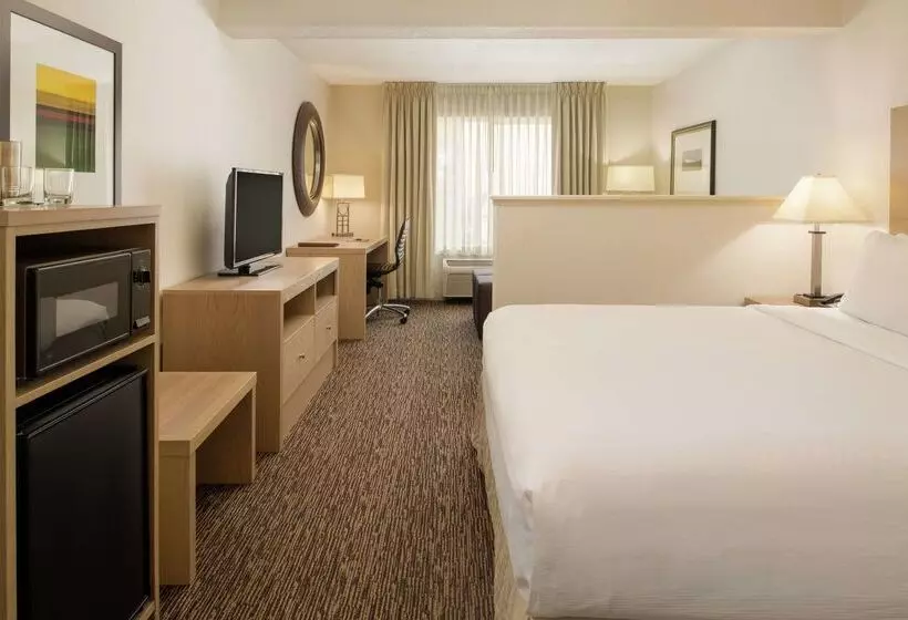 ホテル Doubletree By Hilton Portland Tigard