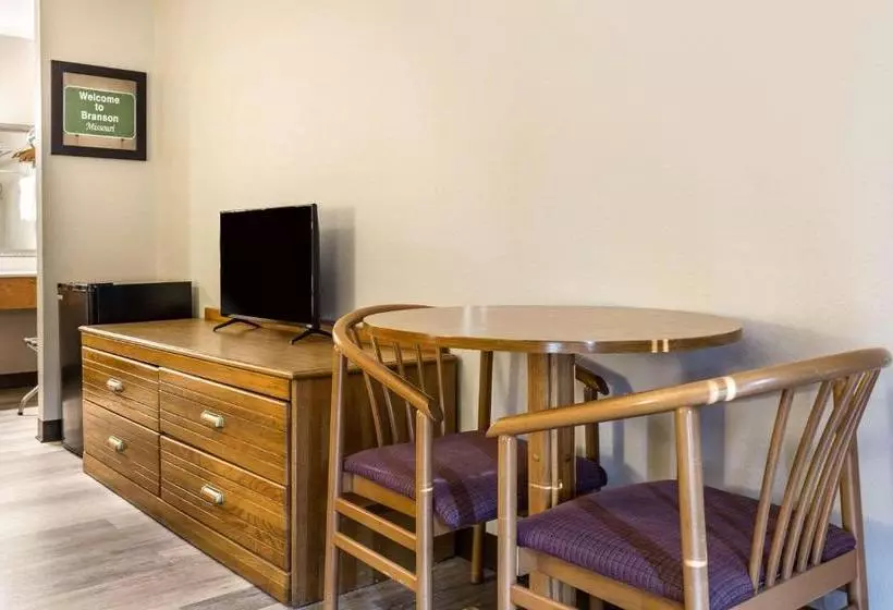 酒店 Econo Lodge Inn & Suites Branson Shepherd Of The Hills Expy