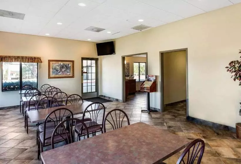 酒店 Econo Lodge Inn & Suites Branson Shepherd Of The Hills Expy