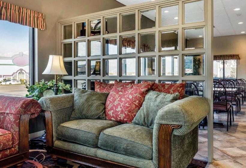 فندق Econo Lodge Inn & Suites Branson Shepherd Of The Hills Expy