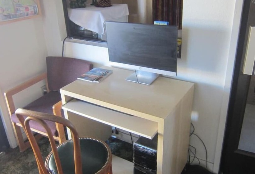 هتل Pacific Best Inn