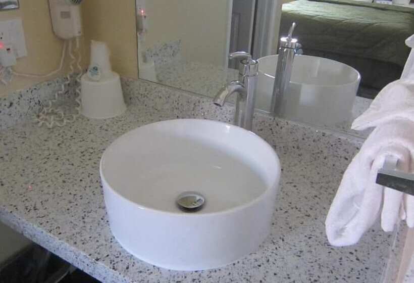 هتل Pacific Best Inn