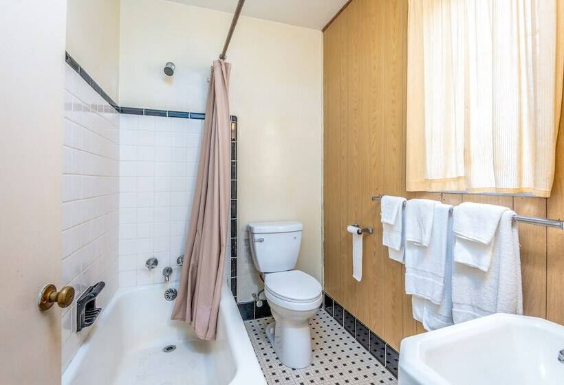 Отель Parkway Inn