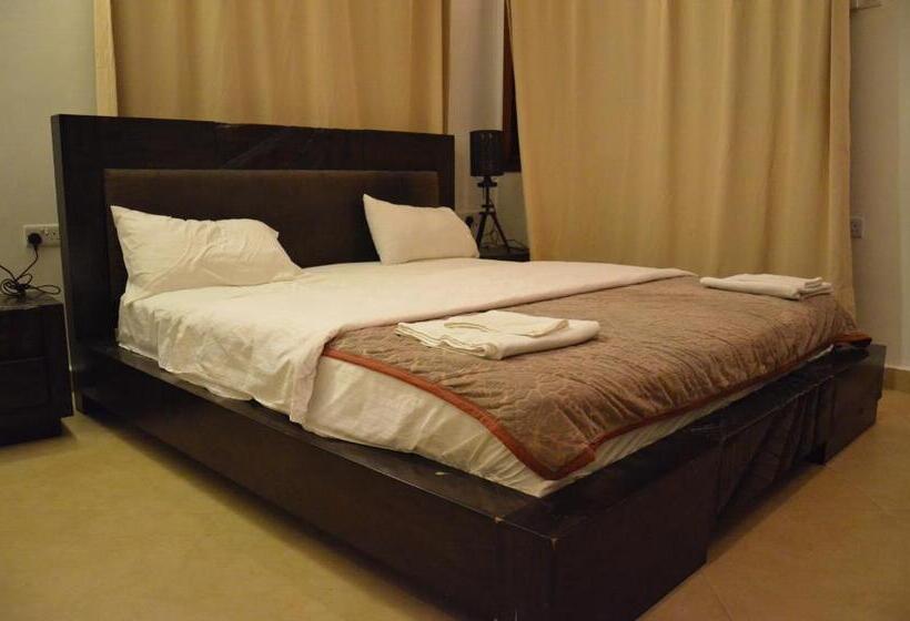 הוסטל Barazani Garden Villa