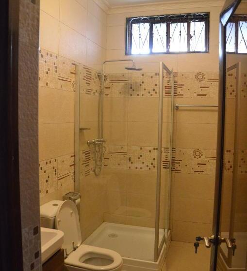 הוסטל Barazani Garden Villa