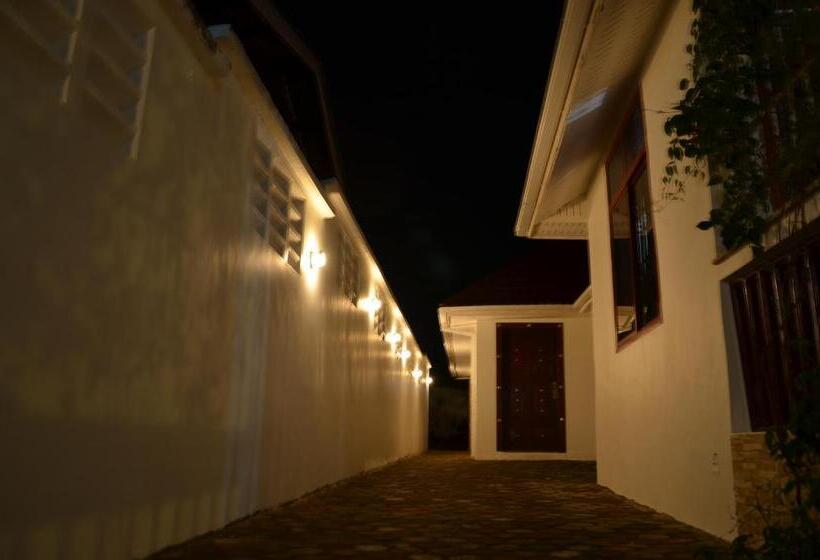 הוסטל Barazani Garden Villa