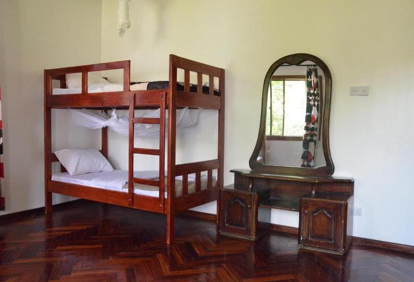 הוסטל Barazani Garden Villa