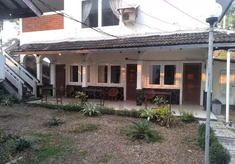 Hotel Bunga Ayu Seaside Resort