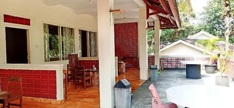 Hotel Bunga Ayu Seaside Resort